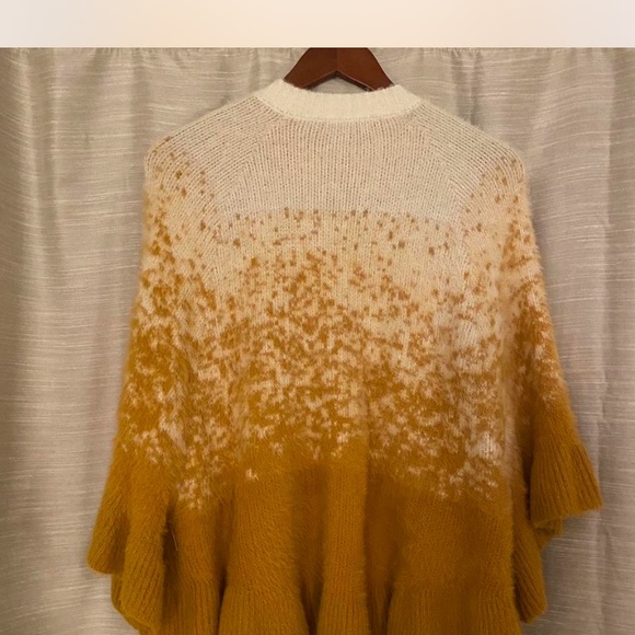 Cape, cardigan, poncho - Picture 2 of 3